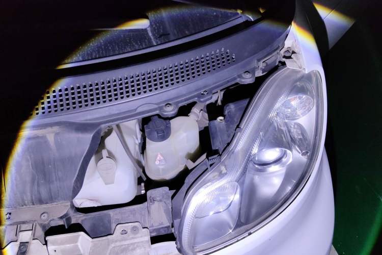 Used smart fortwo 2012 1.0T Convertible Passion Edition Engine Bay Left