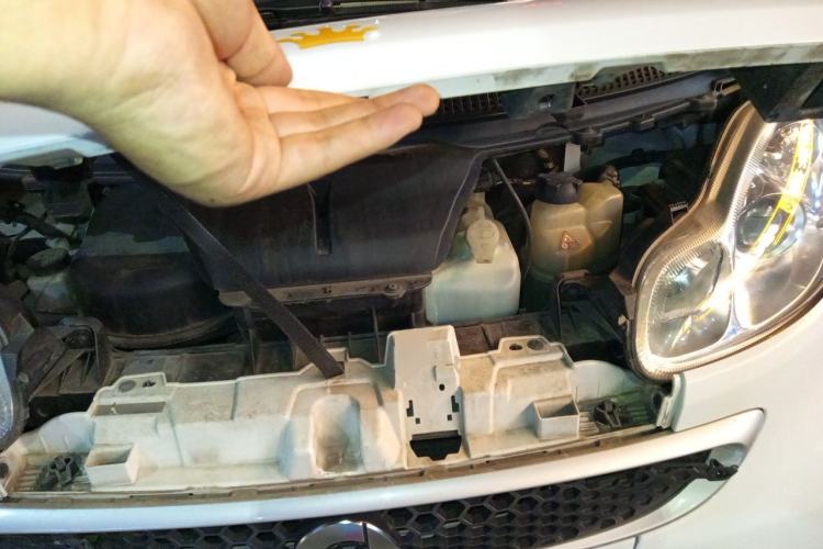 Used smart fortwo 2012 1.0 MHD Hardtop Comfort Edition Engine Bay