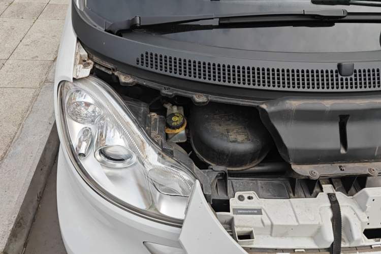 Used smart fortwo 2012 1.0 MHD Convertible Passion Edition Engine Bay Right
