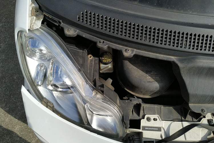 Used smart fortwo 2012 1.0 MHD Hardtop Standard Edition Engine Bay Right