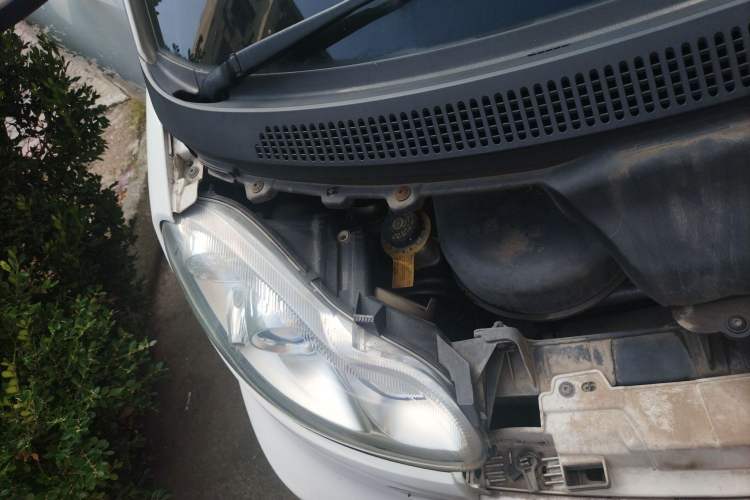 Used smart fortwo 2012 1.0 MHD Convertible Passion Edition Engine Bay Right