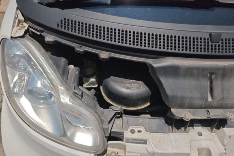 Used smart fortwo 2012 1.0 MHD Convertible Passion Edition Engine Bay Right
