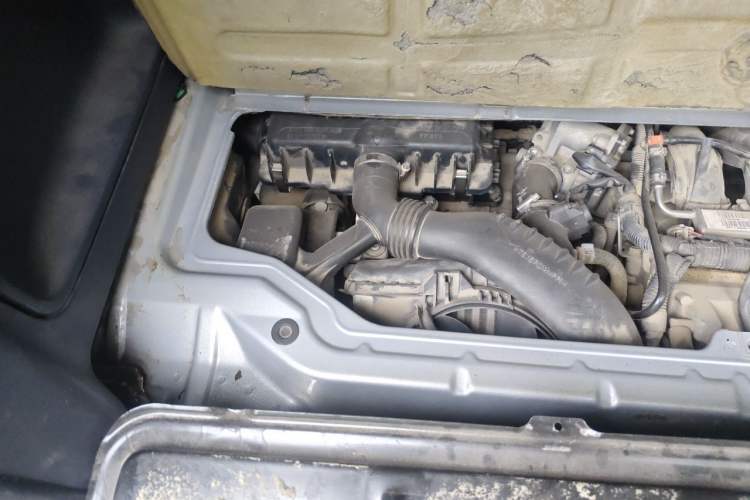 Used smart fortwo 2012 1.0T Convertible Passion Edition Engine Bay Right