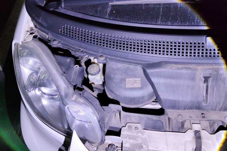 Used smart fortwo 2012 1.0T Convertible Passion Edition Engine Bay Right