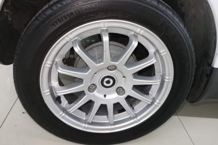 Used smart fortwo 2012 1.0 MHD Hardtop Standard Edition Exterior 5