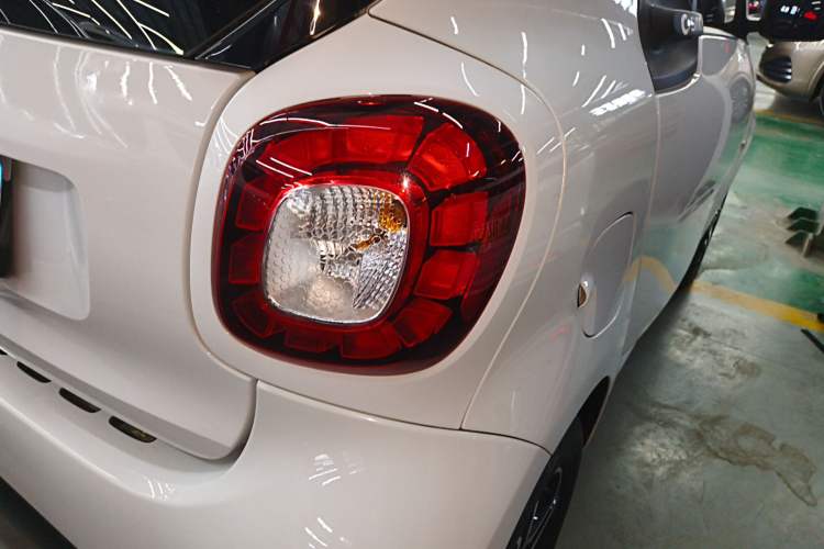 Used smart fortwo 2012 1.0 MHD Hardtop Comfort Edition Exterior 6