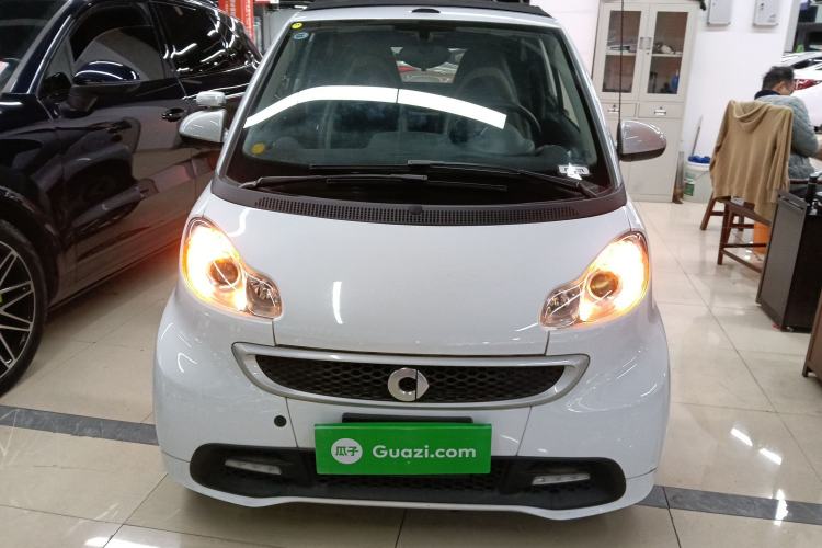 Used smart fortwo 2012 1.0 MHD Convertible Passion Edition Front