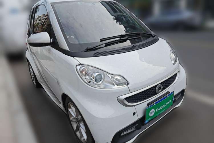Used smart fortwo 2012 1.0 MHD Convertible Passion Edition Front Right 45 Deg