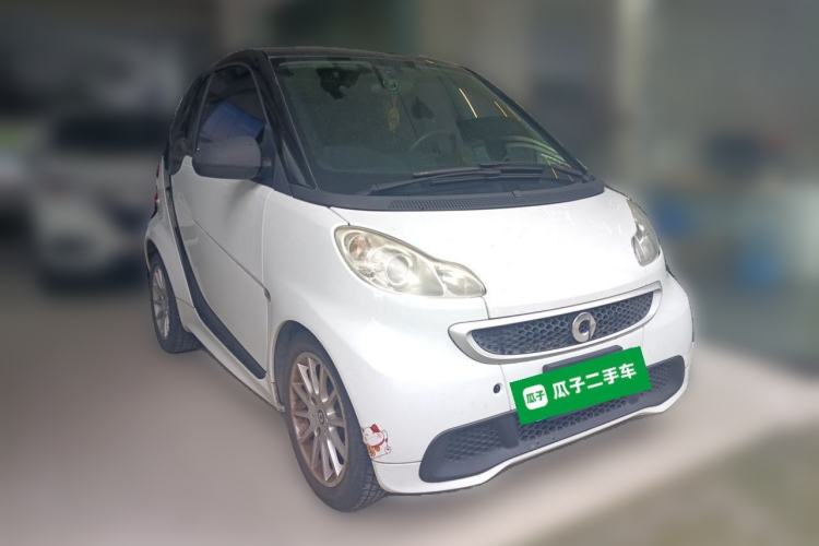 Used smart fortwo 2012 1.0 MHD Hardtop Comfort Edition Front Right 45 Deg
