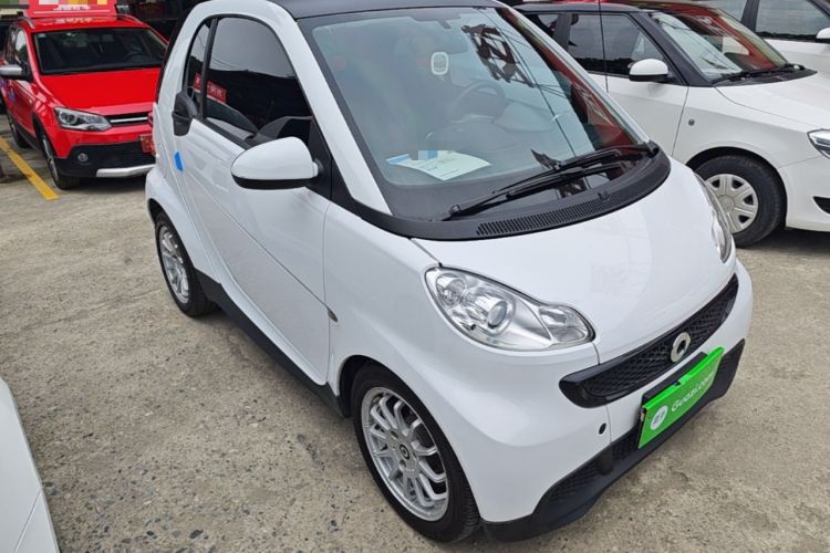 Used smart fortwo 2012 1.0 MHD Hardtop Standard Edition Front Right 45 Deg