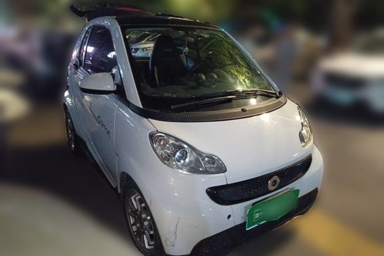 Used smart fortwo 2012 1.0 MHD Hardtop Standard Edition Front Right 45 Deg