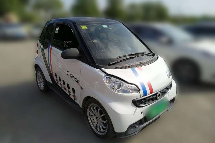 Used smart fortwo 2012 1.0 MHD Hardtop Standard Edition Front Right 45 Deg