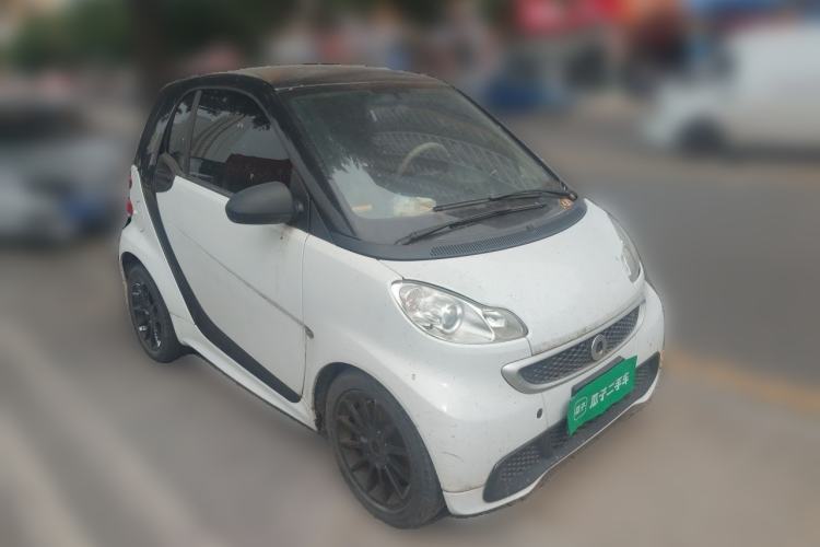 Used smart fortwo 2012 1.0 MHD Hardtop Comfort Edition Front Right 45 Deg