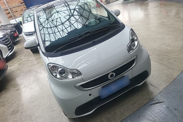 Used smart fortwo 2012 1.0 MHD Hardtop Comfort Edition Front Right 45 Deg