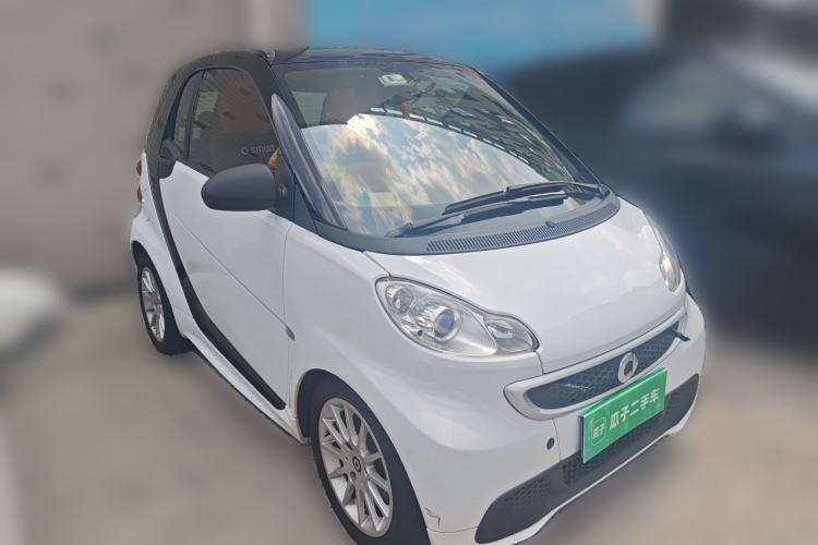 Used smart fortwo 2012 1.0 MHD Hardtop Comfort Edition Front Right 45 Deg