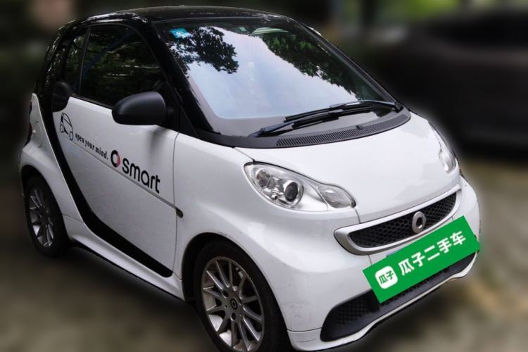 Used smart fortwo 2012 1.0 MHD Hardtop Comfort Edition Front Right 45 Deg