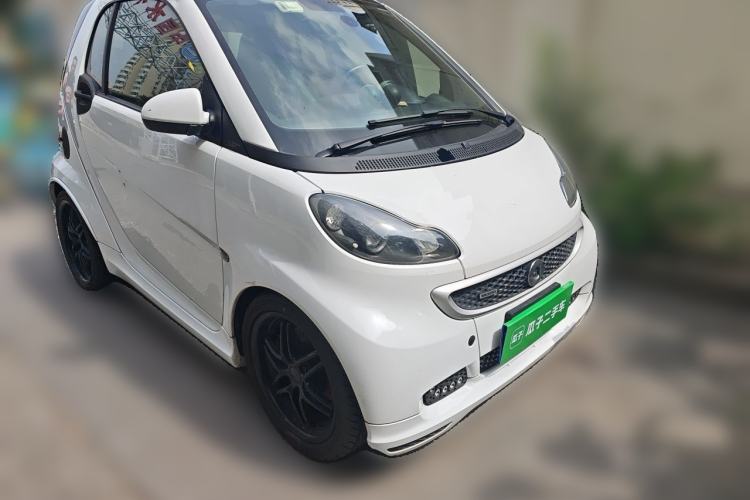 Used smart fortwo 2012 1.0T Bosu Xclusive Edition Front Right 45 Deg