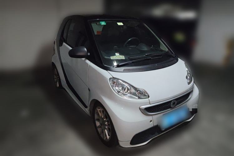 Used smart fortwo 2012 1.0 MHD Hardtop Comfort Edition Front Right 45 Deg