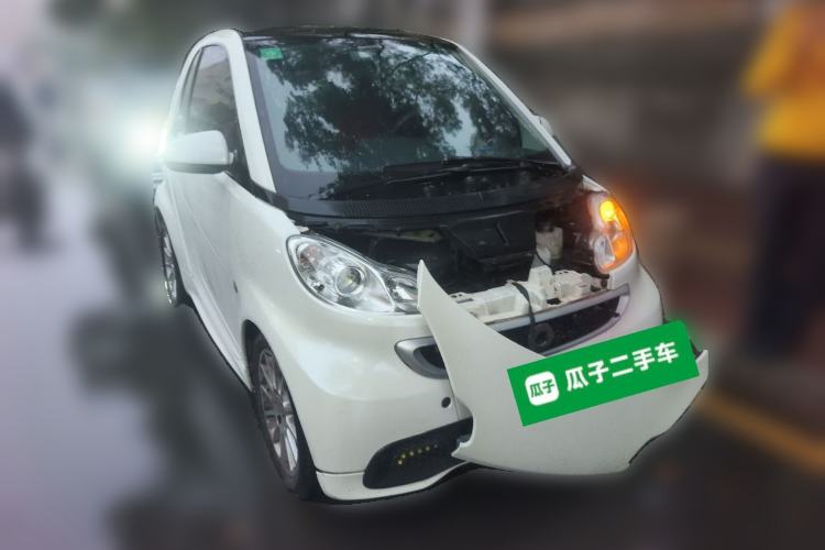Used smart fortwo 2012 1.0 MHD Hardtop Comfort Edition Front Right 45 Deg