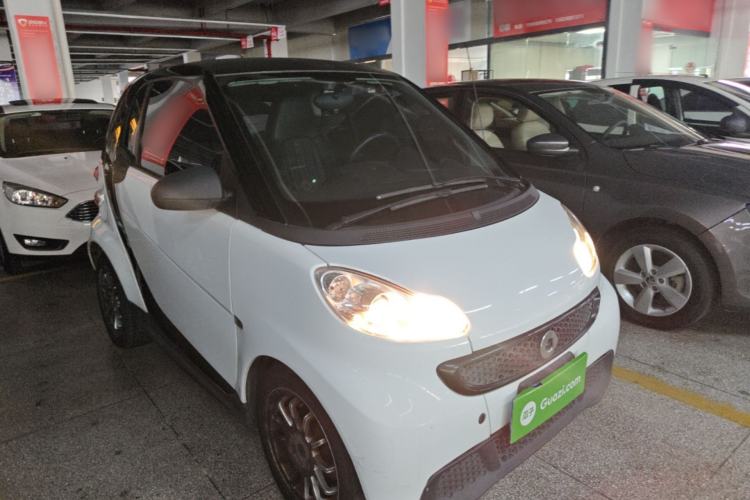 Used smart fortwo 2012 1.0 MHD Hardtop Standard Edition Front Right 45 Deg