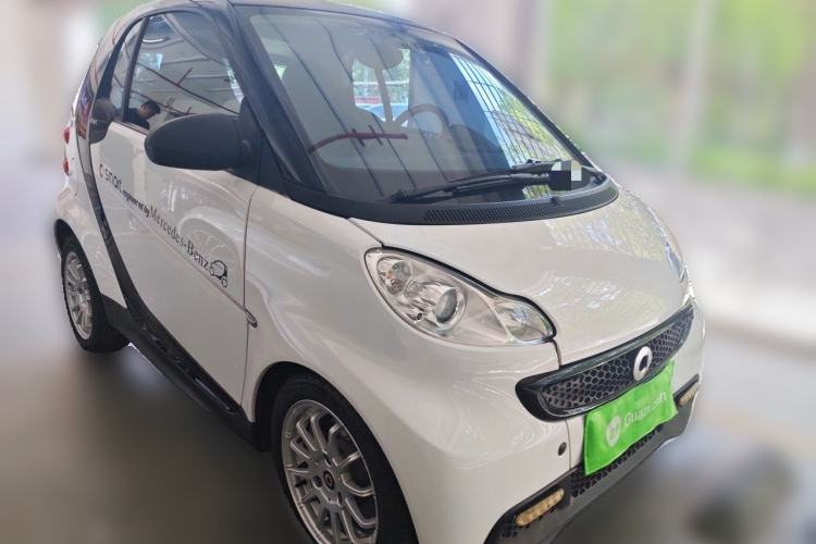 Used smart fortwo 2012 1.0 MHD Hardtop Standard Edition Front Right 45 Deg