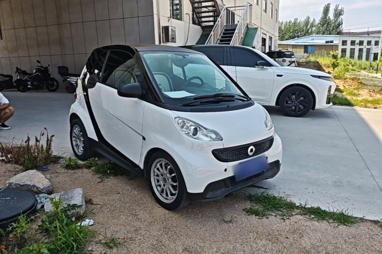 Used smart fortwo 2012 1.0 MHD Hardtop Standard Edition Front Right 45 Deg