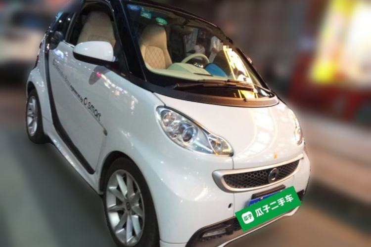 Used smart fortwo 2012 1.0 MHD Hardtop Comfort Edition Front Right 45 Deg