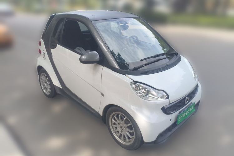 Used smart fortwo 2012 1.0 MHD Hardtop Standard Edition Front Right 45 Deg