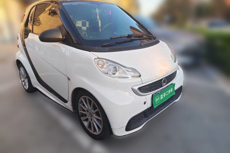 Used smart fortwo 2012 1.0 MHD Hardtop Comfort Edition Front Right 45 Deg