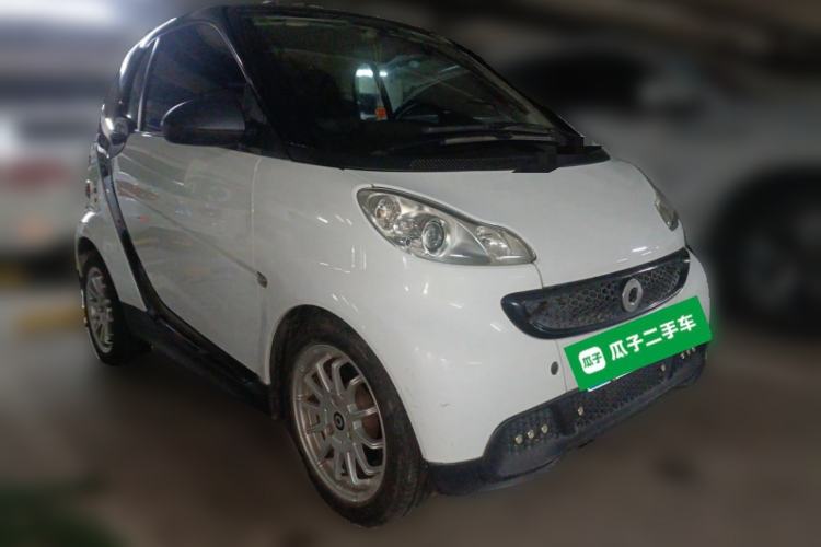 Used smart fortwo 2012 1.0 MHD Hardtop Standard Edition Front Right 45 Deg