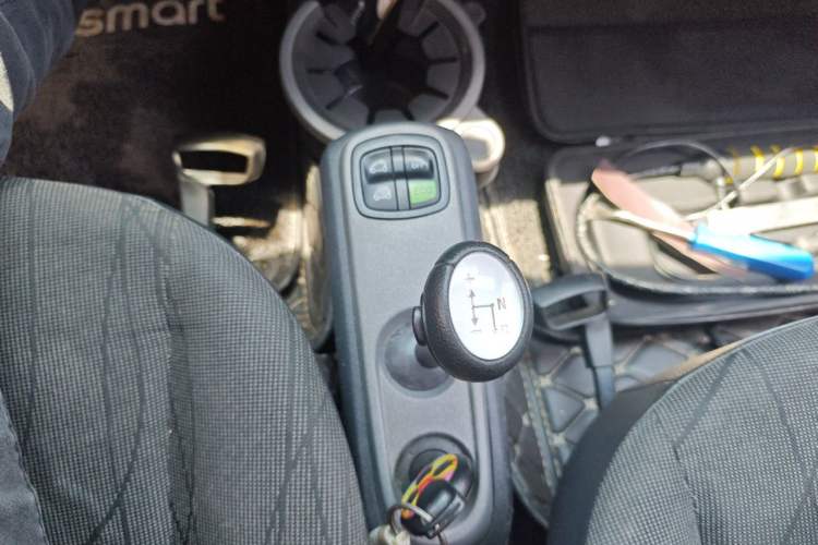 Used smart fortwo 2012 1.0 MHD Convertible Passion Edition Gear Lever