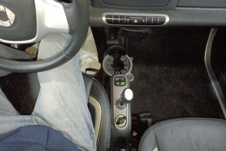 Used smart fortwo 2012 1.0 MHD Convertible Passion Edition Gear Lever