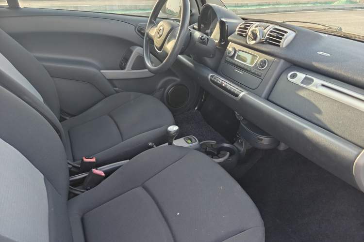 Used smart fortwo 2012 1.0 MHD Hardtop Standard Edition Interior 3