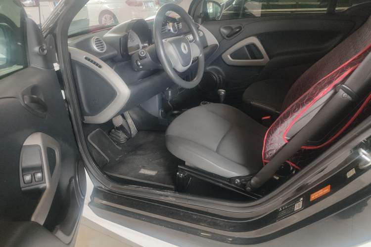 Used smart fortwo 2012 1.0 MHD Hardtop Comfort Edition Interior 3