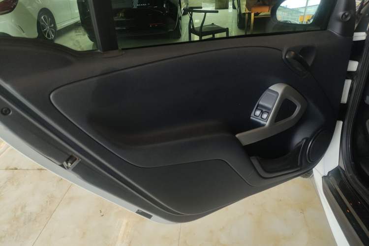 Used smart fortwo 2012 1.0 MHD Hardtop Comfort Edition Interior 8