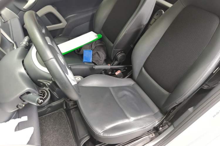 Used smart fortwo 2012 1.0T Hardtop Passion Edition Left Front Seat