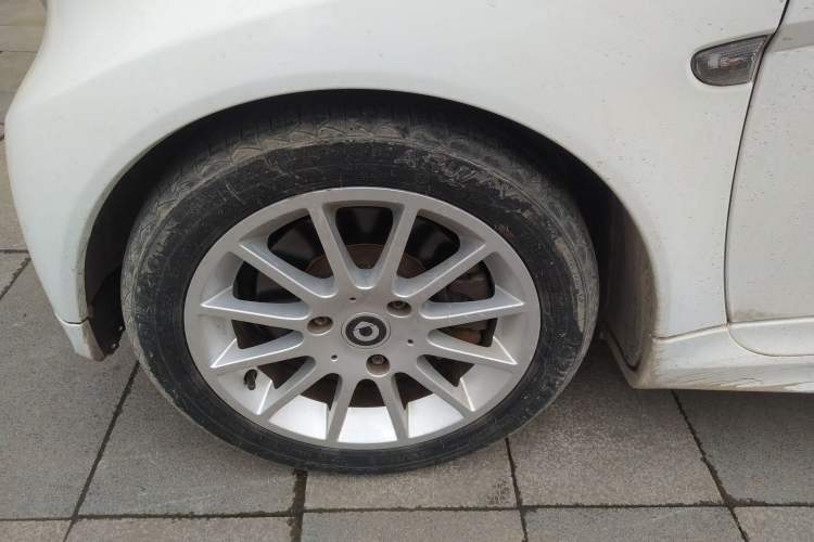 Used smart fortwo 2012 1.0 MHD Hardtop Comfort Edition Left Front Wheel Hub