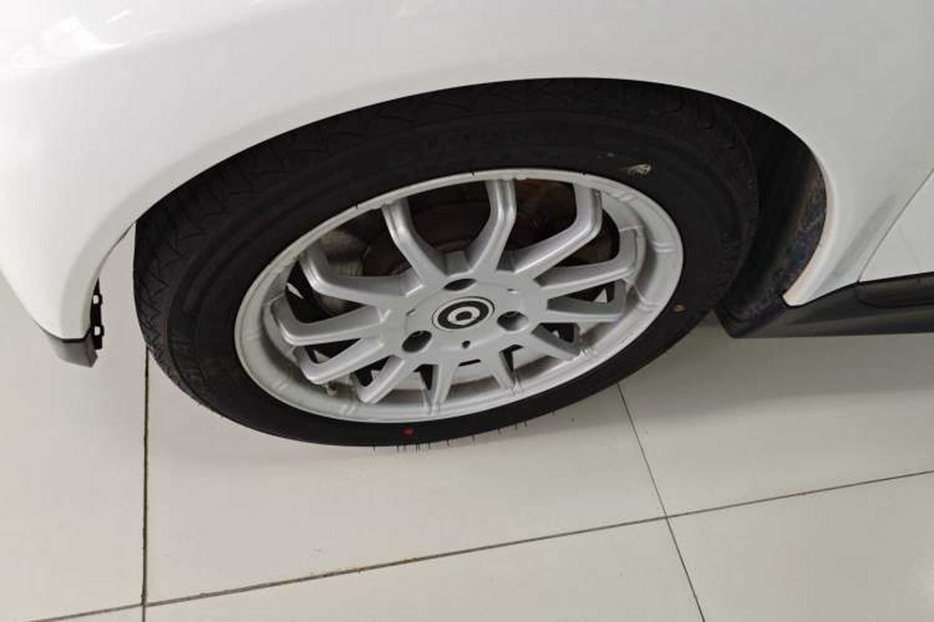 Used smart fortwo 2012 1.0 MHD Hardtop Standard Edition Left Front Wheel Hub