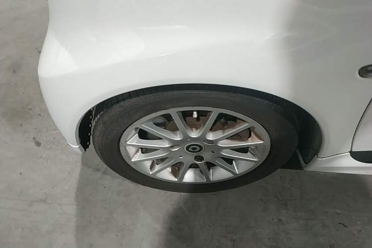 Used smart fortwo 2012 1.0 MHD Hardtop Comfort Edition Left Front Wheel Hub