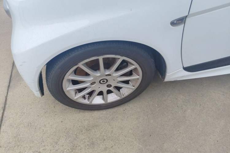 Used smart fortwo 2012 1.0 MHD Hardtop Comfort Edition Left Front Wheel Hub