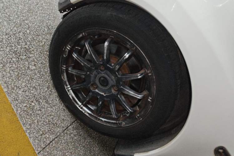 Used smart fortwo 2012 1.0 MHD Hardtop Standard Edition Left Front Wheel Hub