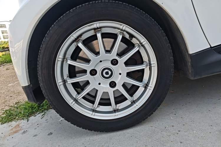 Used smart fortwo 2012 1.0 MHD Hardtop Standard Edition Left Front Wheel Hub