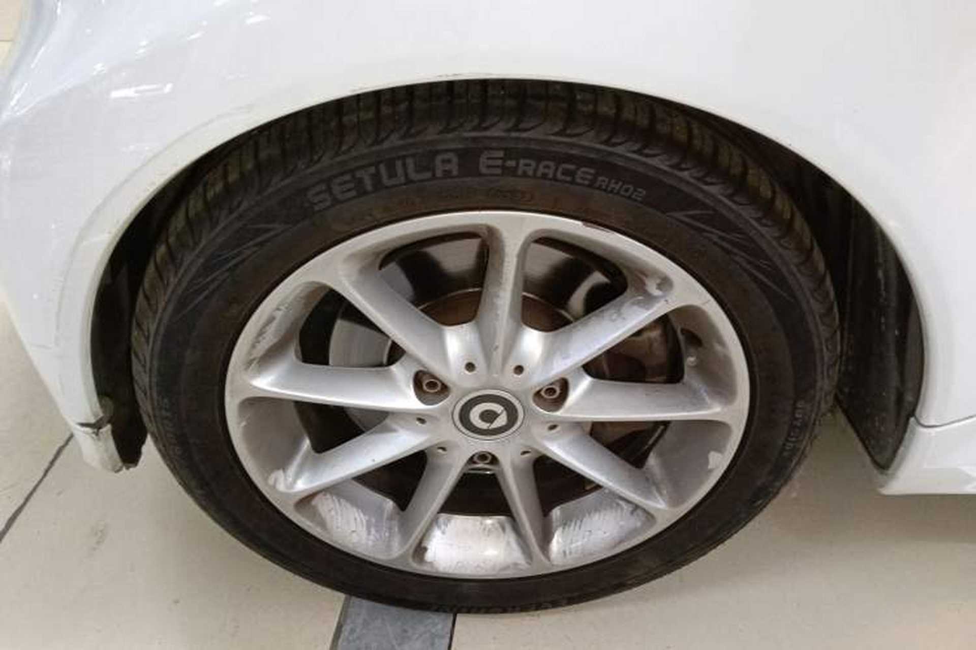 Used smart fortwo 2012 1.0 MHD Convertible Passion Edition Left Front Wheel Hub