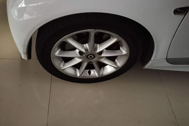 Used smart fortwo 2012 1.0 MHD Hardtop Passion Edition Left Front Wheel Hub
