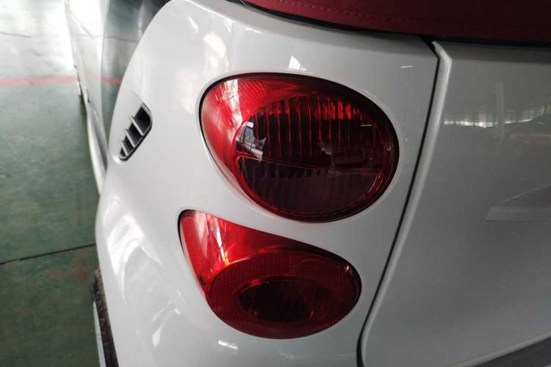Used smart fortwo 2012 1.0 MHD Convertible Passion Edition Left Rear Taillight