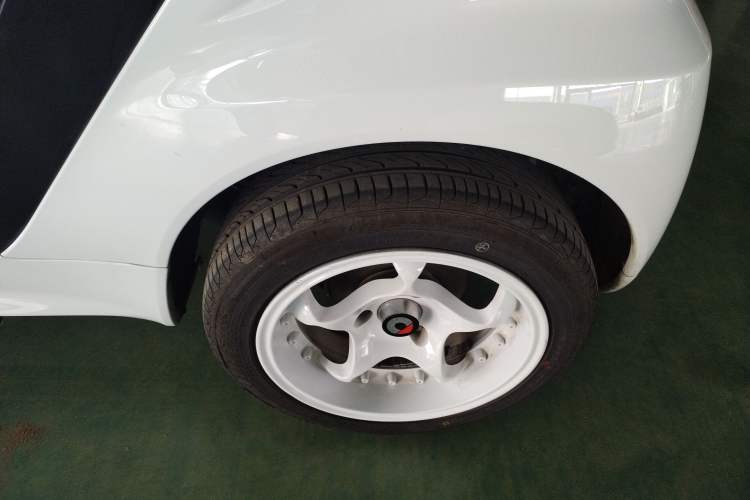 Used smart fortwo 2012 1.0 MHD Convertible Passion Edition Left Rear Wheel Hub