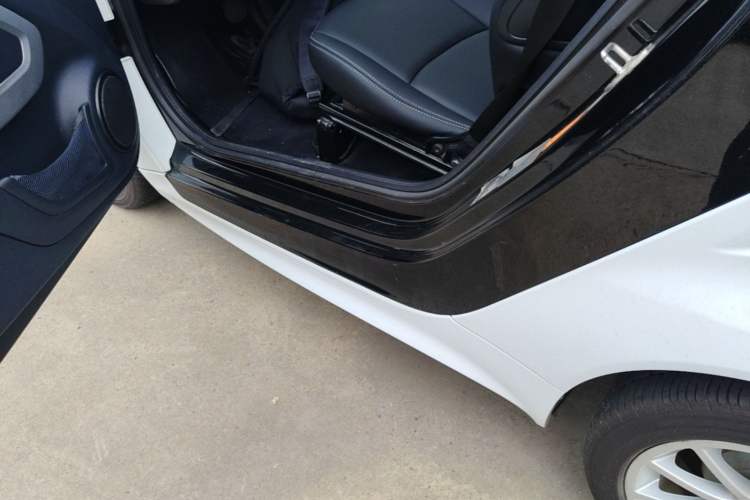 Used smart fortwo 2012 1.0 MHD Hardtop Comfort Edition Left Side Sill