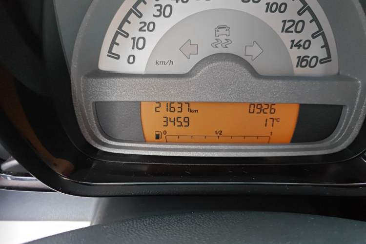 Used smart fortwo 2012 1.0 MHD Convertible Passion Edition Odometer Close Up