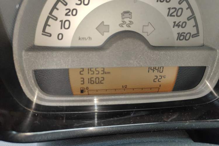 Used smart fortwo 2012 1.0 MHD Hardtop Standard Edition Odometer Close Up