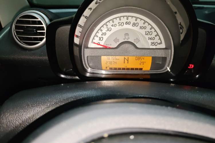 Used smart fortwo 2012 1.0 MHD Hardtop Standard Edition Odometer Close Up